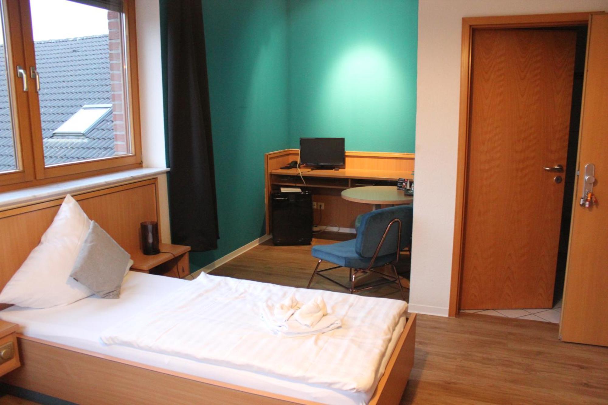 Olympia Hotel & Restaurant Inden Ngoại thất bức ảnh