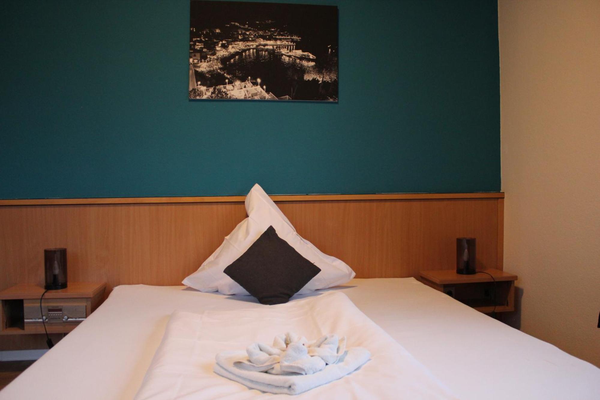 Olympia Hotel & Restaurant Inden Ngoại thất bức ảnh