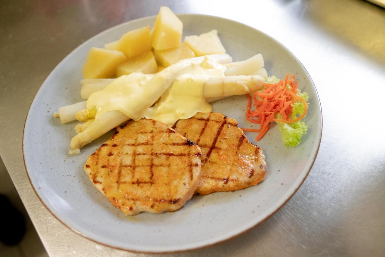 Olympia Hotel & Restaurant Inden Ngoại thất bức ảnh
